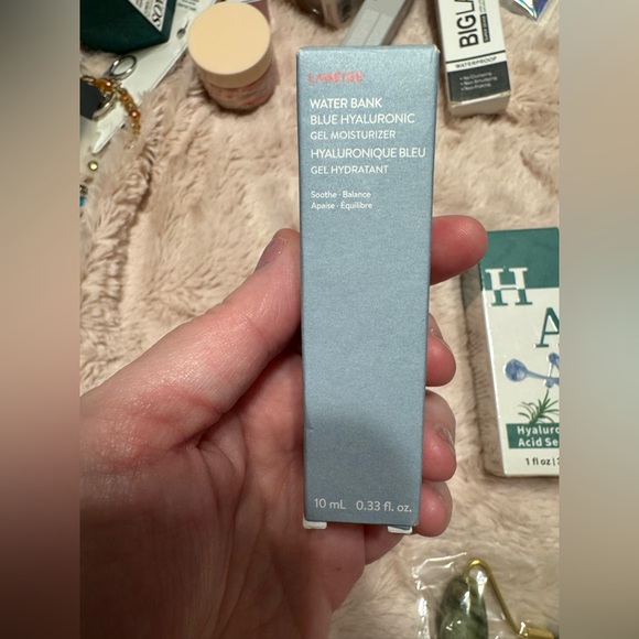 Facial Care Set with Jade Roller and Skincare Products - Picture 2 of 6